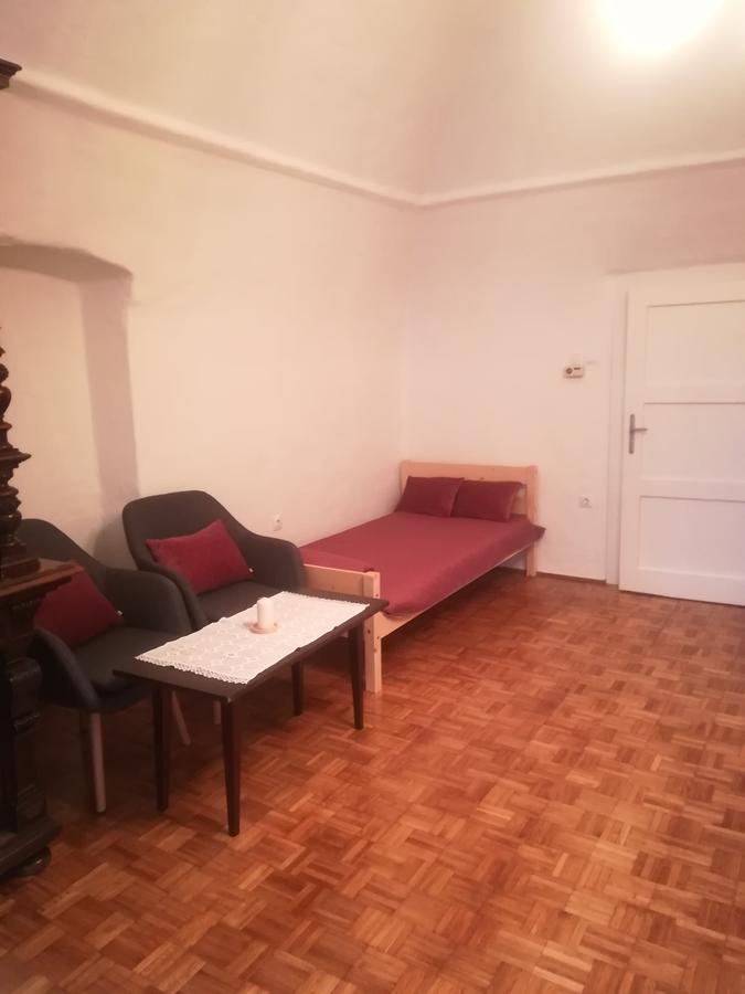 Apartman Becsi Utca Sopron Eksteriør billede